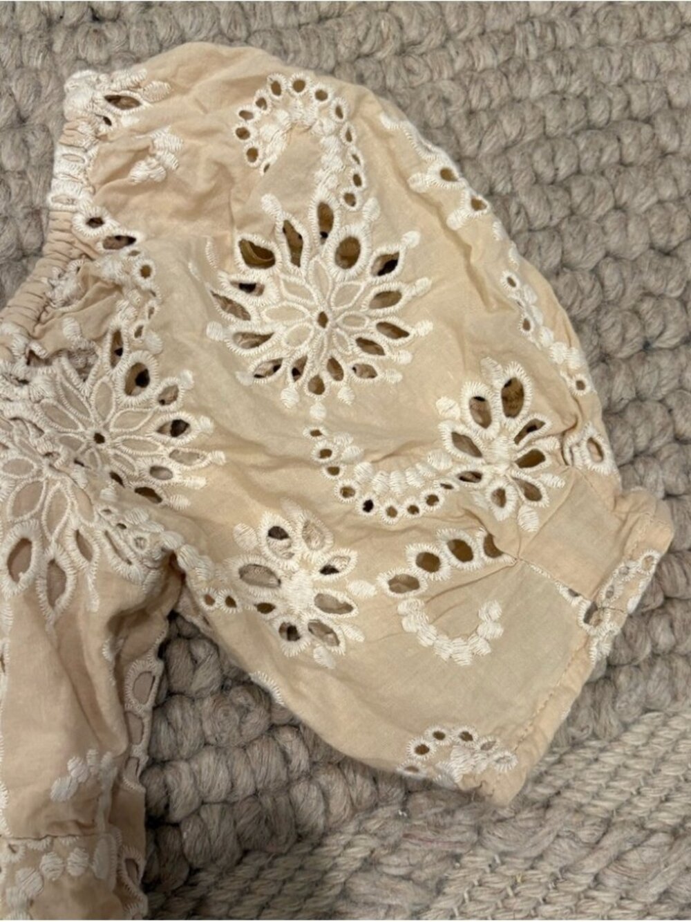 Label Puff Sleeve Crop Top - Picture 3 of 3